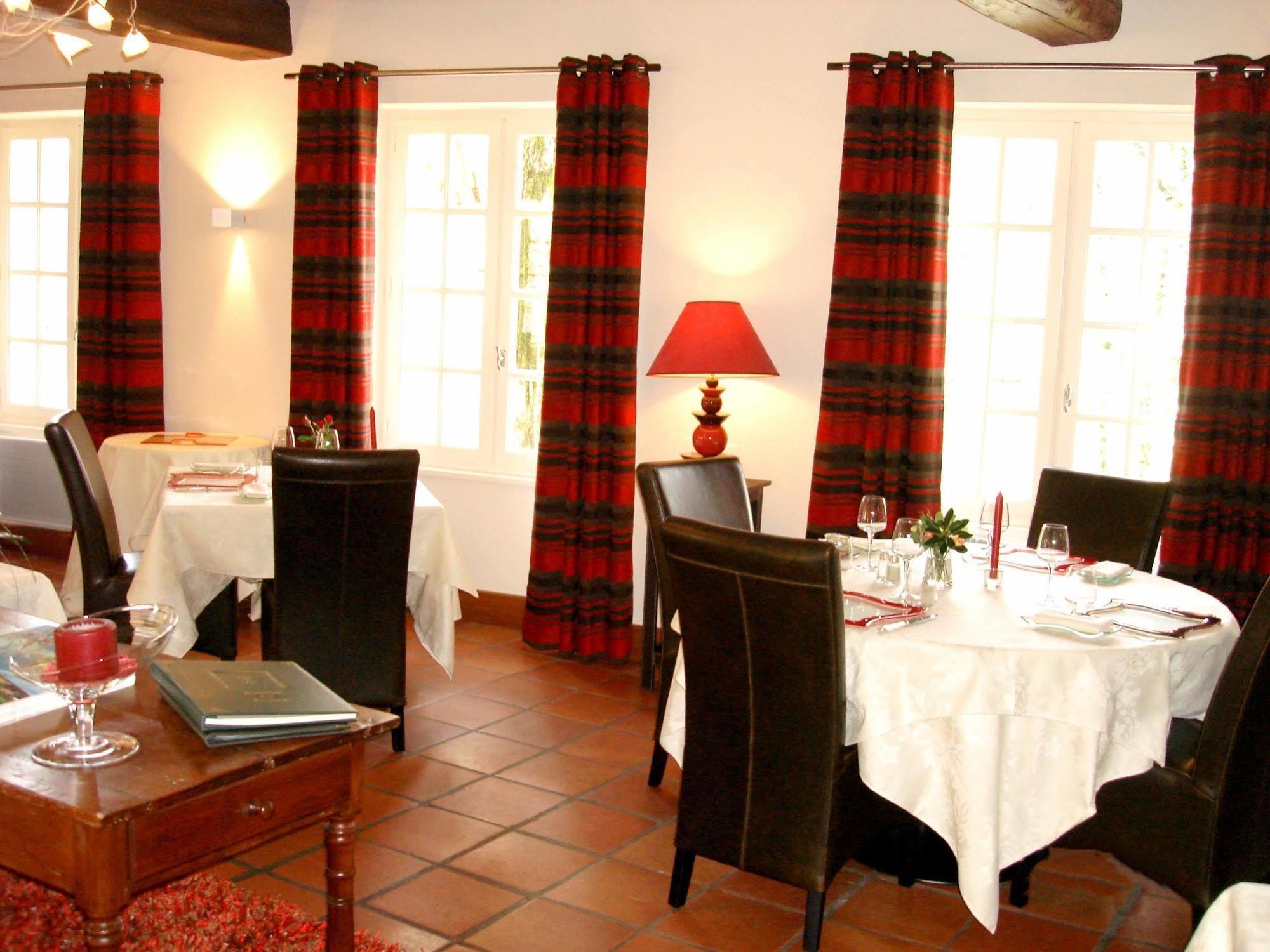 Logis Auberge De La Riviere Les Velluire-sur-Vendee Exterior photo