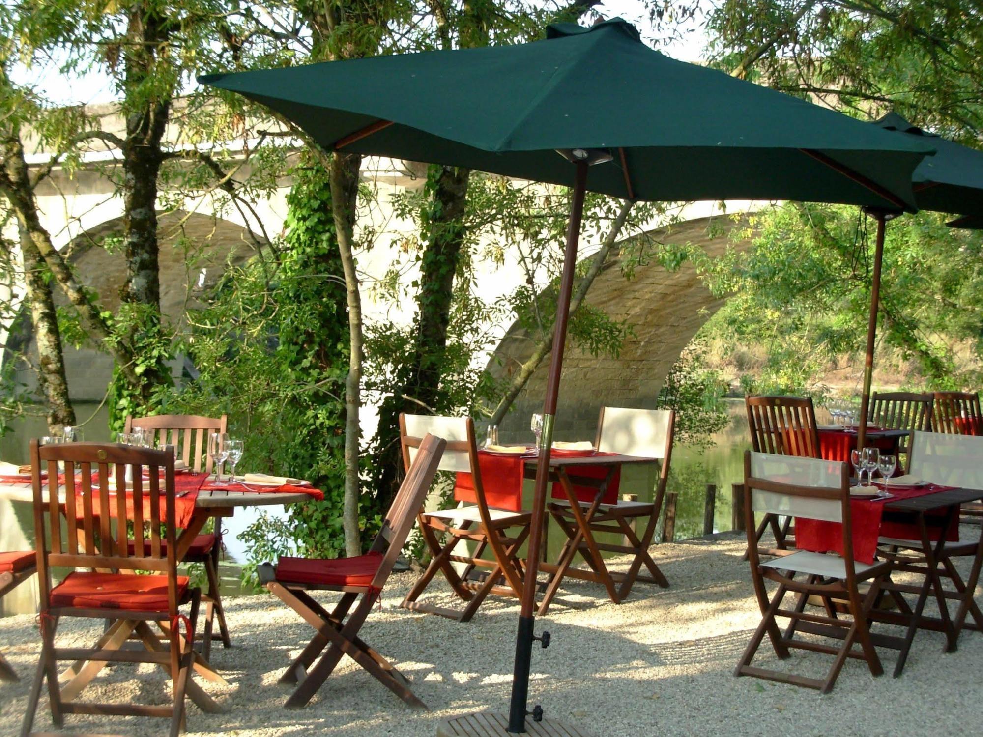 Logis Auberge De La Riviere Les Velluire-sur-Vendee Exterior photo