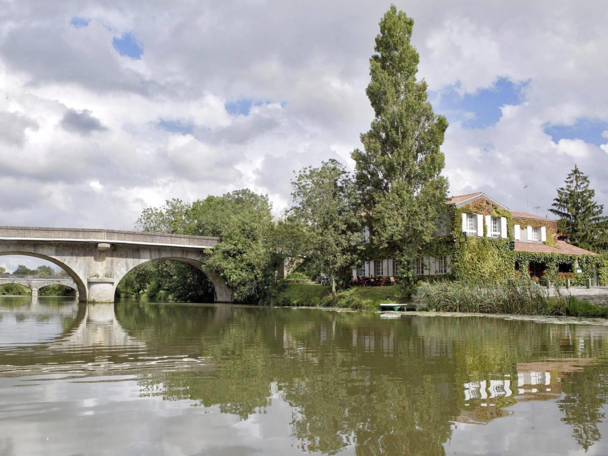 Logis Auberge De La Riviere Les Velluire-sur-Vendee Exterior photo